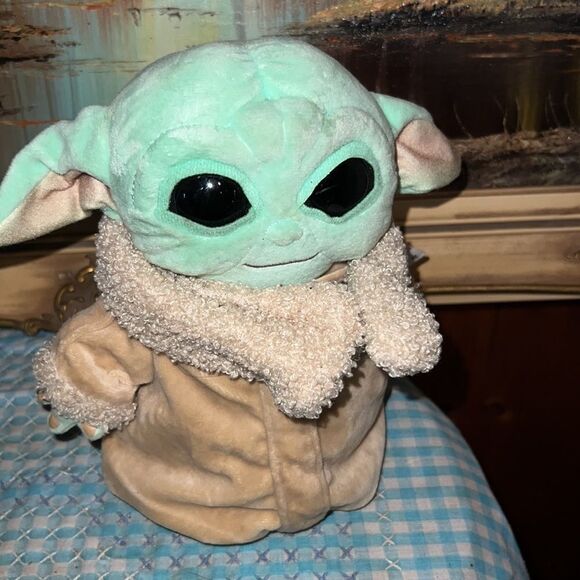 STAR WARS THE MANDALORIAN THE CHILD (BABY YODA / GROGU) 8-INCH PLUSH TOY - Picture 4 of 4
